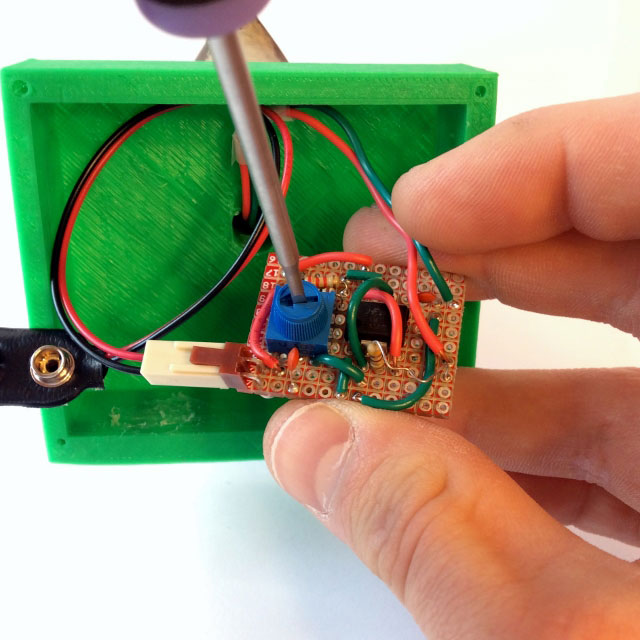 Tuning the transmitter frequency with a potentiometer