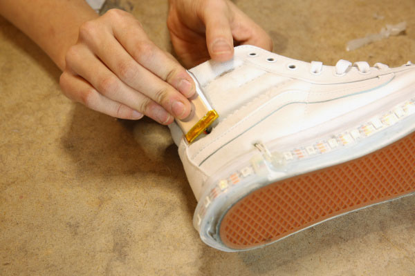 Attach the battery to the outer side of the shoe