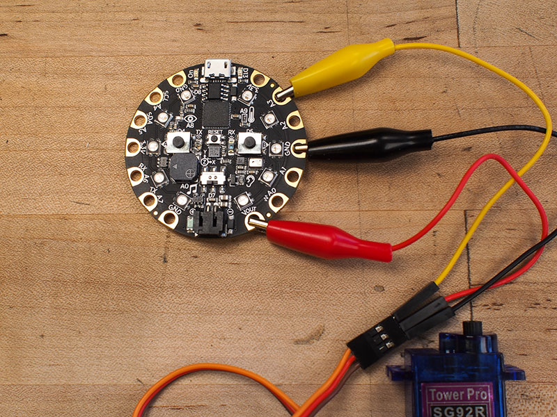 Connect Circuit Playground to servo